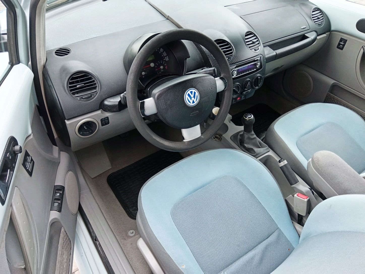 VW New Beetle , proprietar in acte  , aer conditionat funcțional