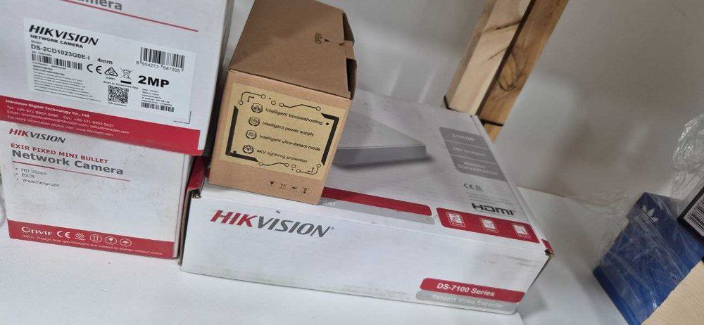 Видеонаблюдение Hikvision в комплекте 4 камеры