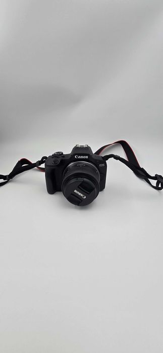 Canon EOS R100 – aparat foto mirrorless compact și performant