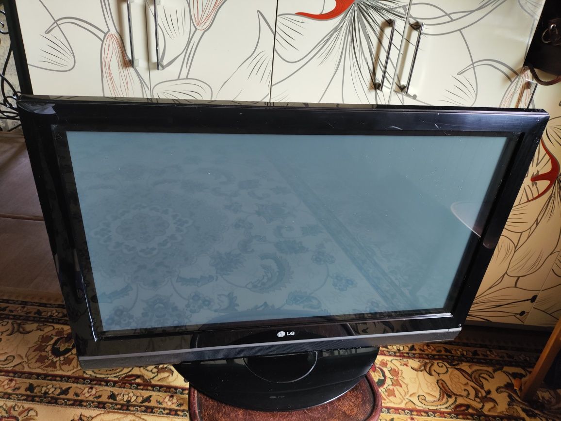 Телевизор LG 32 диагональ