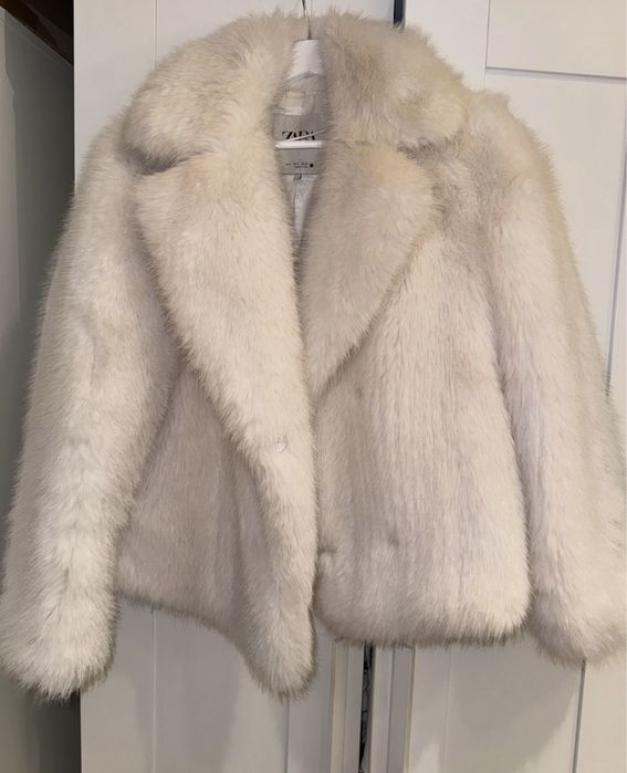 Зимно палто Zara с косъм