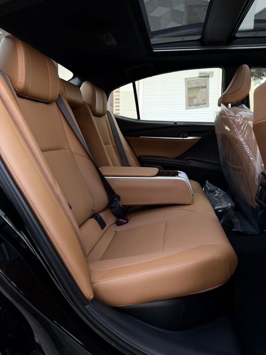 Toyota Camry Hybrid Limited 2025