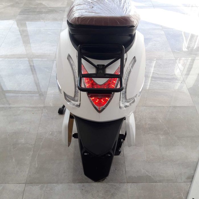 Scuter electric VOLTA VS8, 72 V, P max. 5000W, 45-70 Km/h