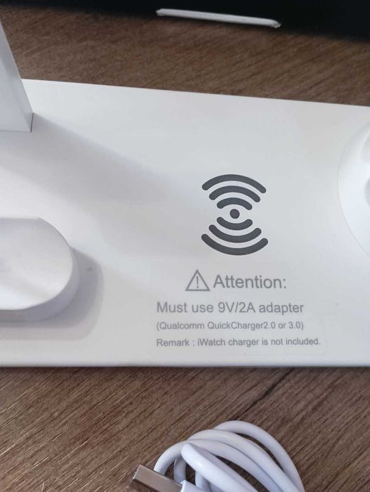 Мултифункционален стейшън за зареждане 3 в 1