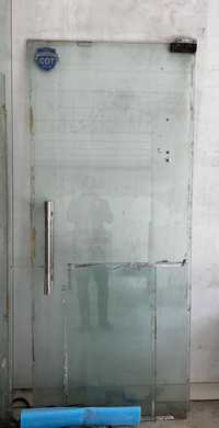 Стъклена врата 10мм - 90/210 см - с дръжка