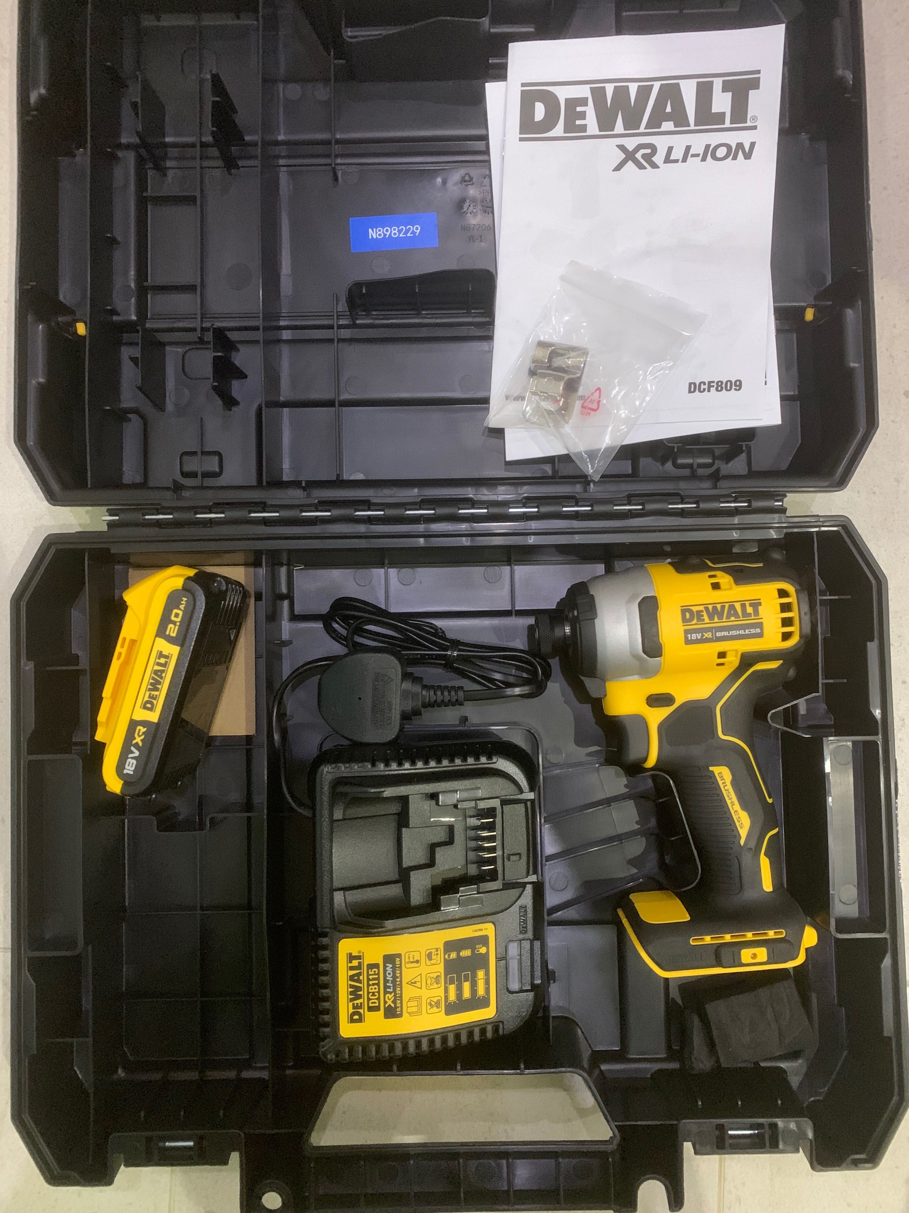 Винтоверт Dewalt DCF809