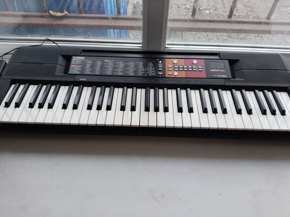 Продам синтезатор почти новый не пользовались