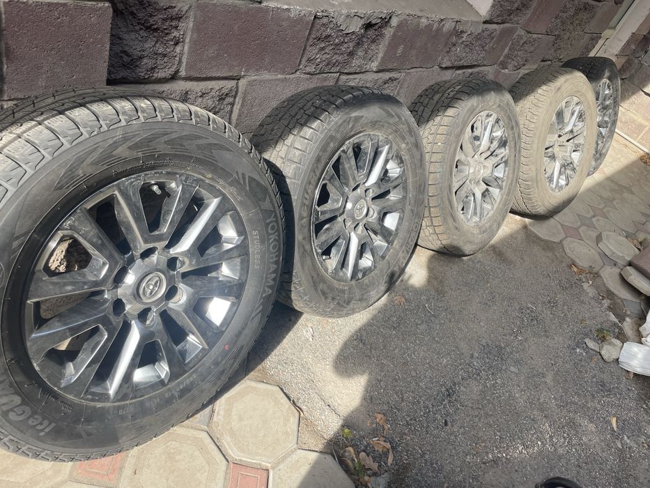 Комплект зимних шин с дисками от Прадо150