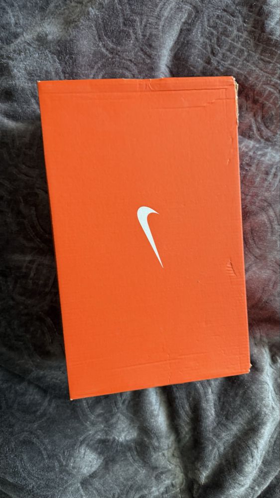 Продавам чисто нови маратонки Nike