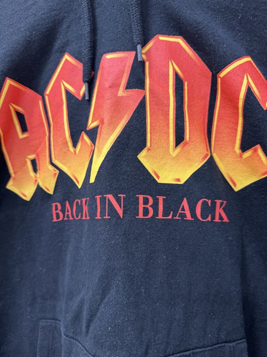 AC/DC - суичер с дълъг ръкав.