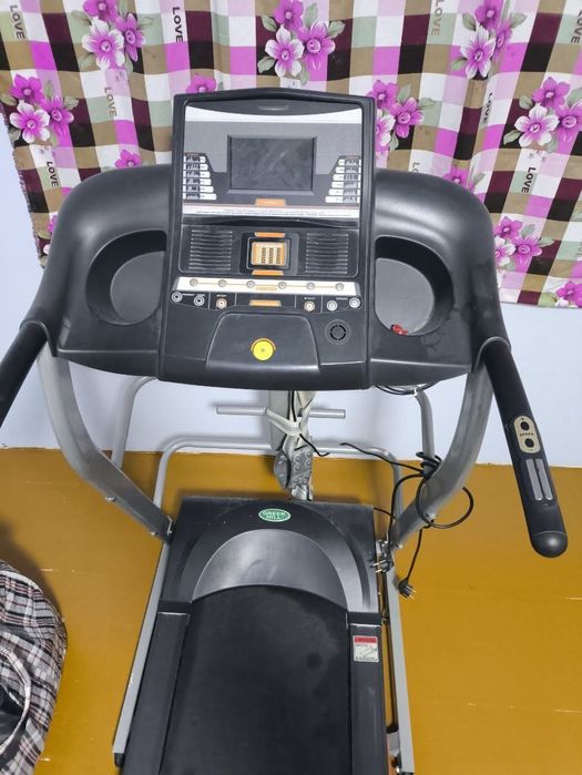 Продам электрическую беговую дорожку Green Hill.