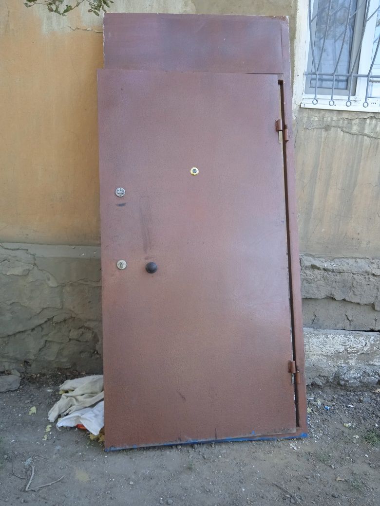 Продам железную дверь
