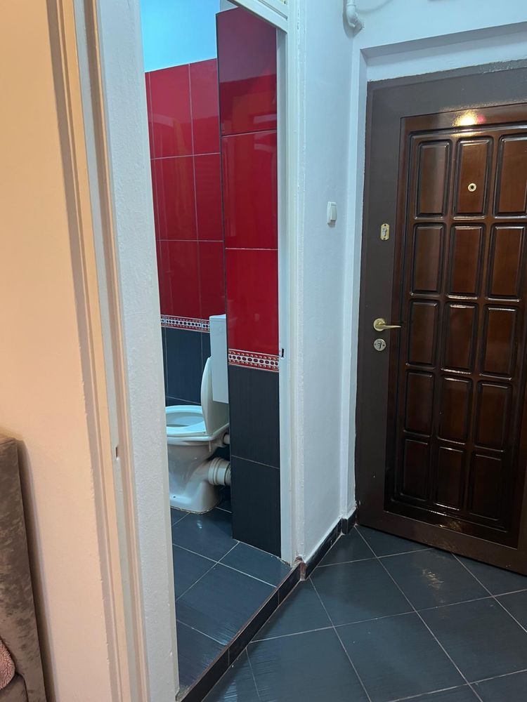Închiriez garsoniera confort I