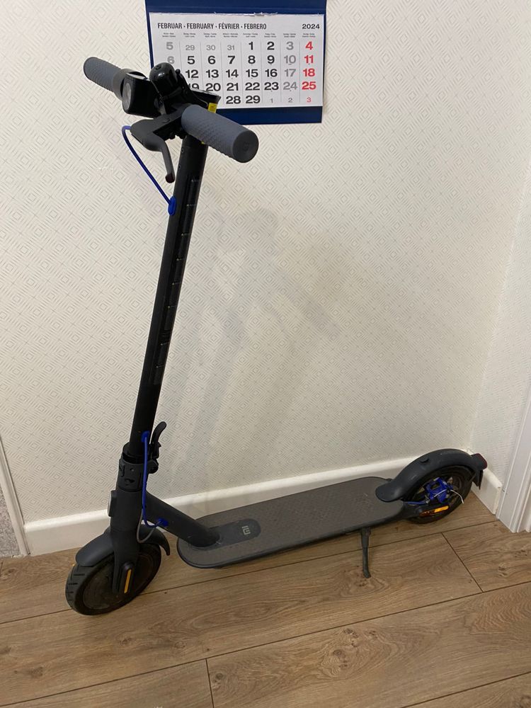 Электросамокат Xiaomi Mi Electric Scooter 3