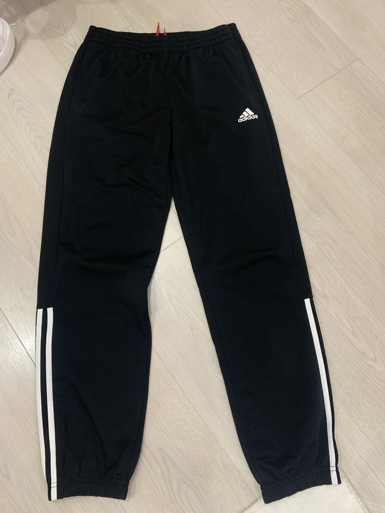 Adidas анцузи