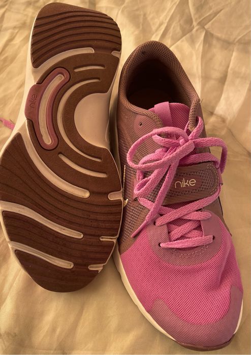 MisSisley / MNG / MK/Nike/