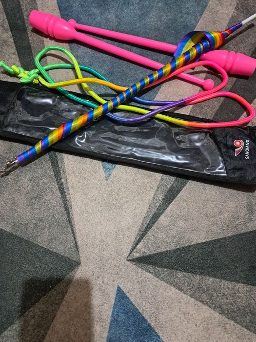 Булавы- принадлежности для художественной гимнастики