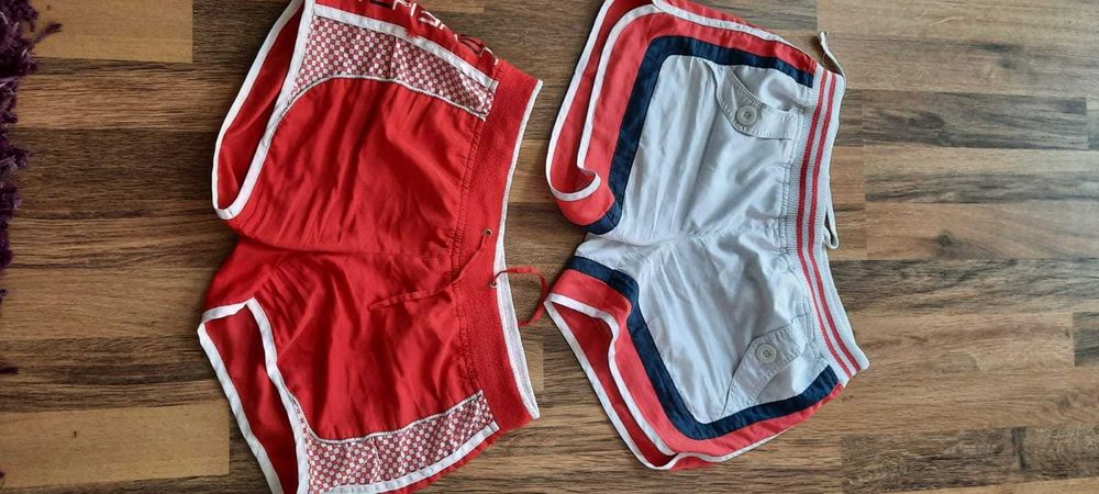 Vand pantaloni scurti dama