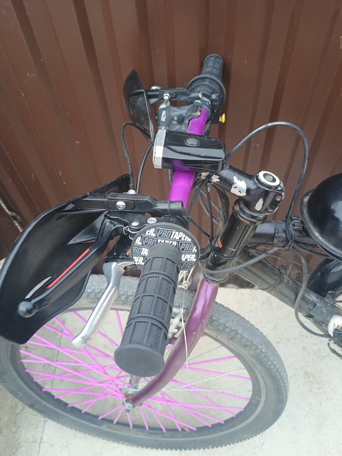 Vând bicicleta cu motor