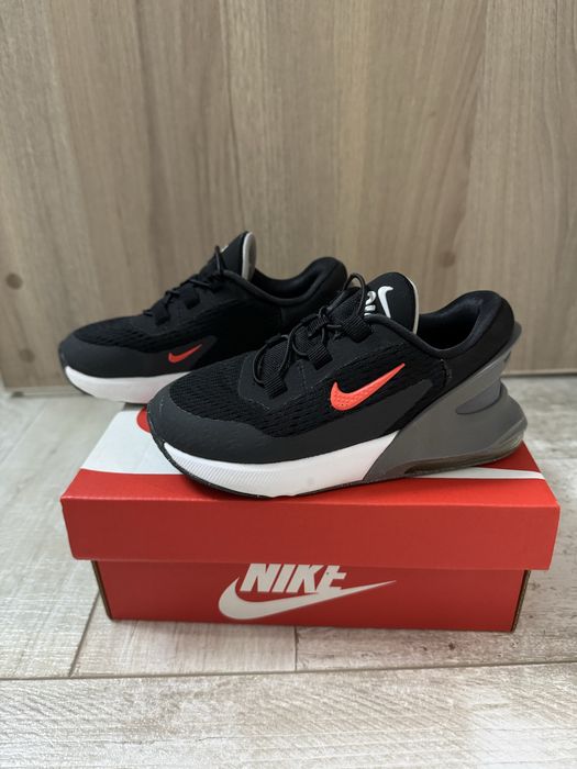 Спортни обувки NIKE AIR MAX 270 GO