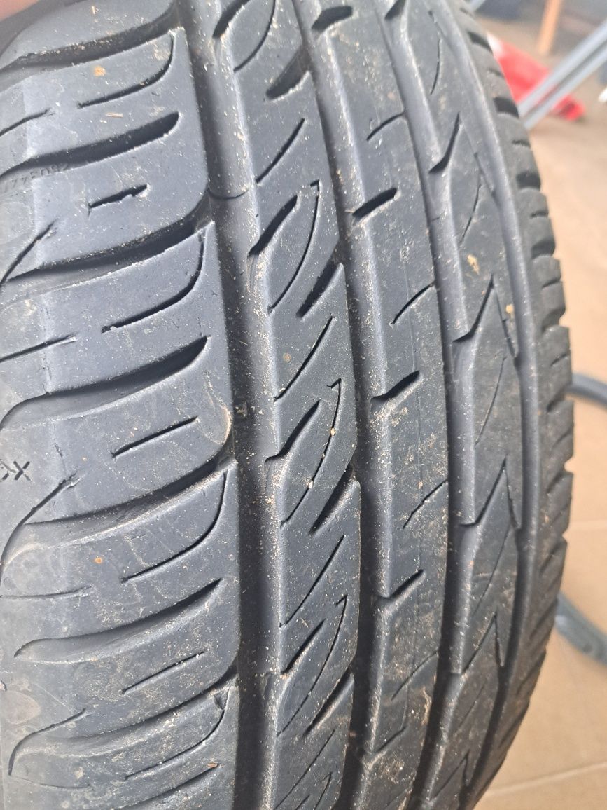 Anvelope 205/60 r16