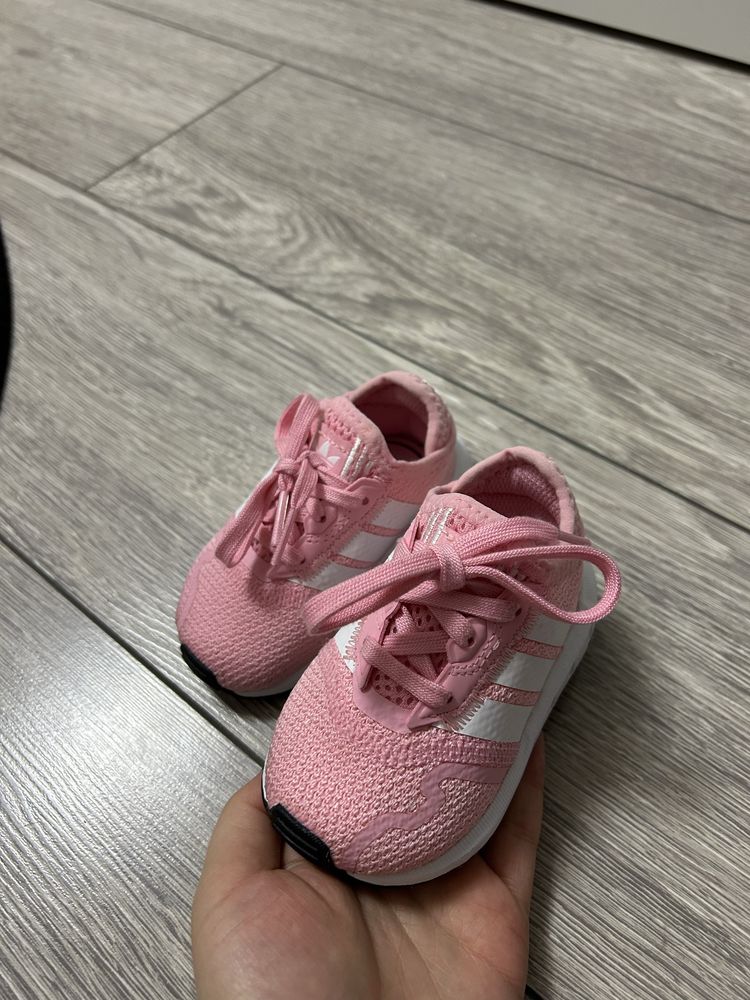 Adidas Swift Run
