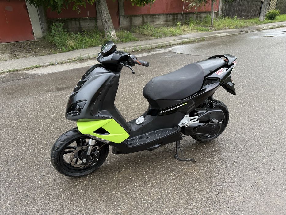 Scuter Peugeot Speedfight 4 2 t ( fabricatie 2015 ) imp germania
