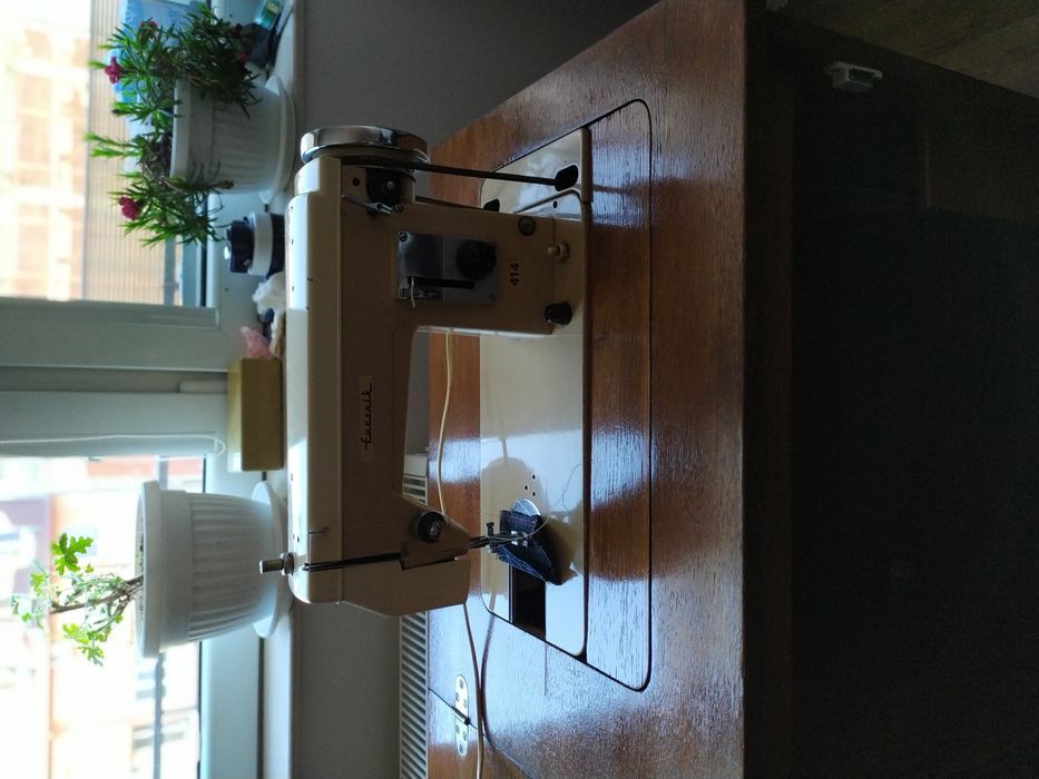 Крачна шевна ретро машина