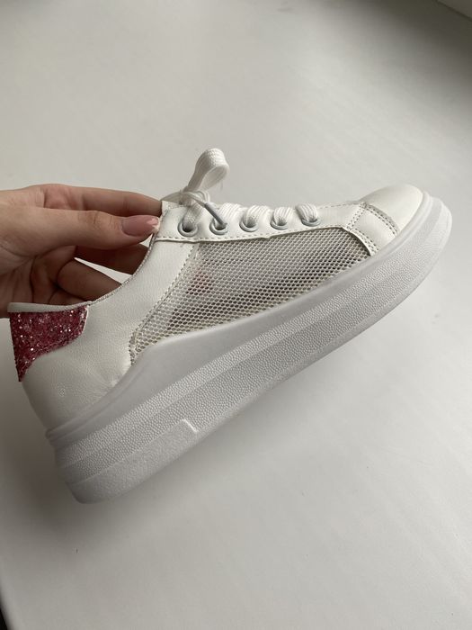 Кроссовки женские