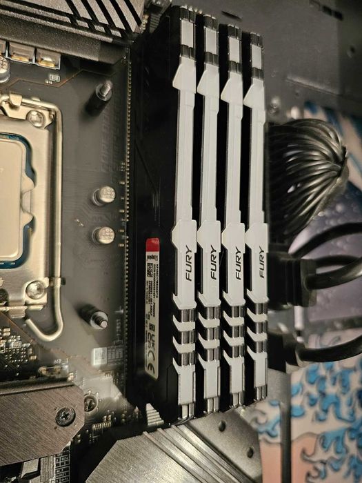 Kit Gaming MSI MAG Z690 TOMAHAWK + i7 12700KF + 32GB Kingston FURY