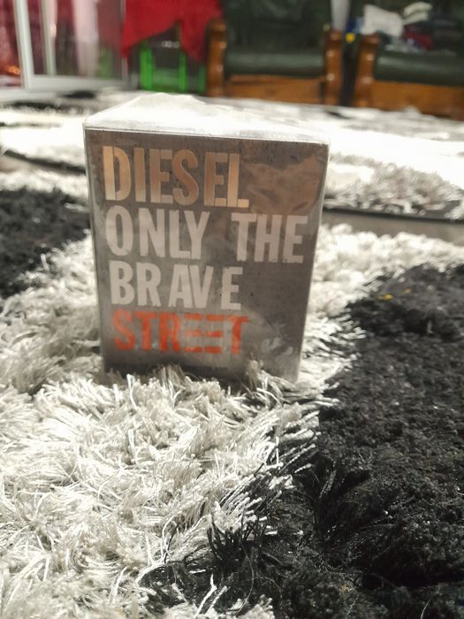 Vând parfum de barbat diesel sigilat