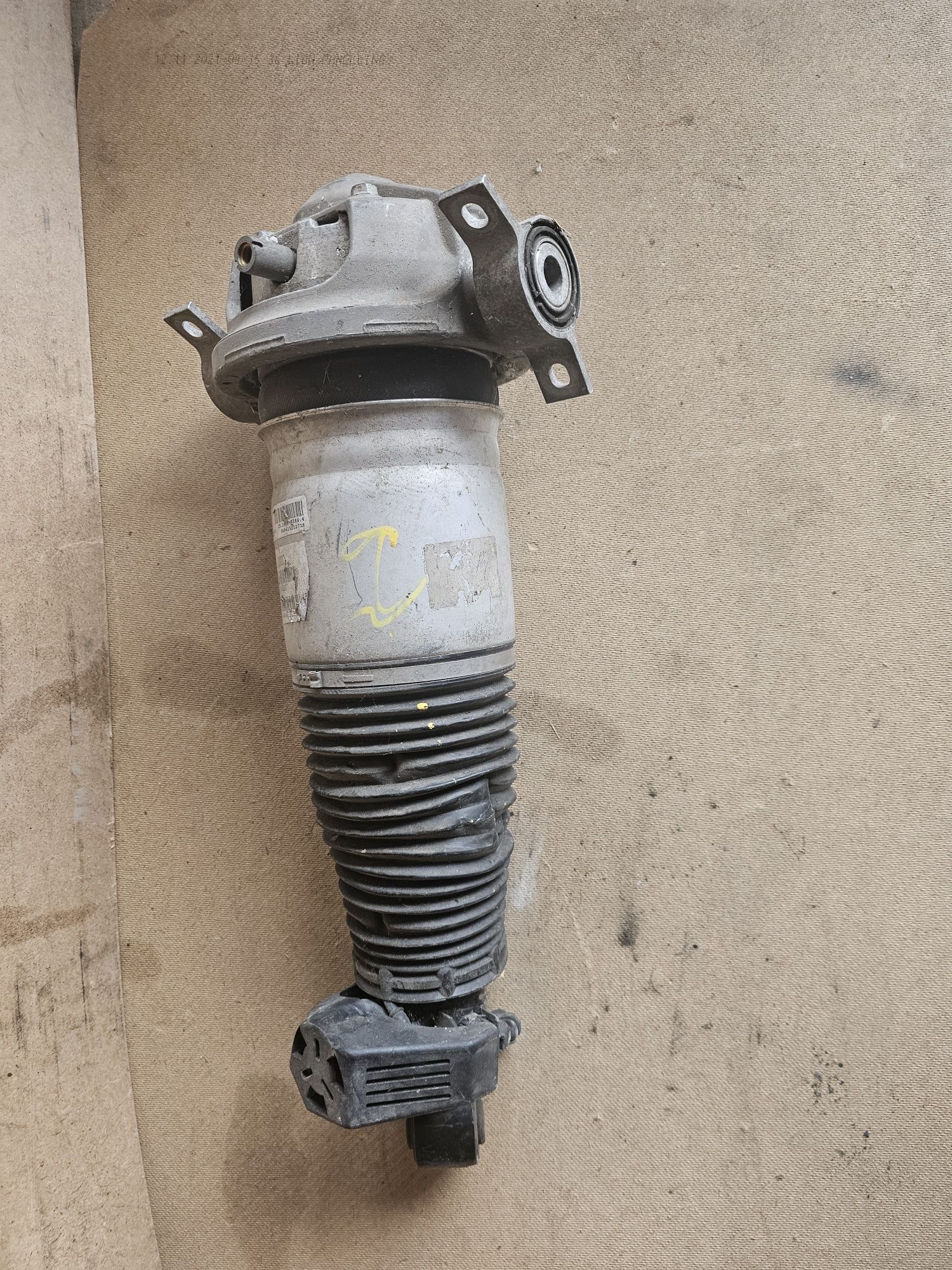 Perna de aer, cu telescop spate dreapta, pt Volkswagen Touareg 7L