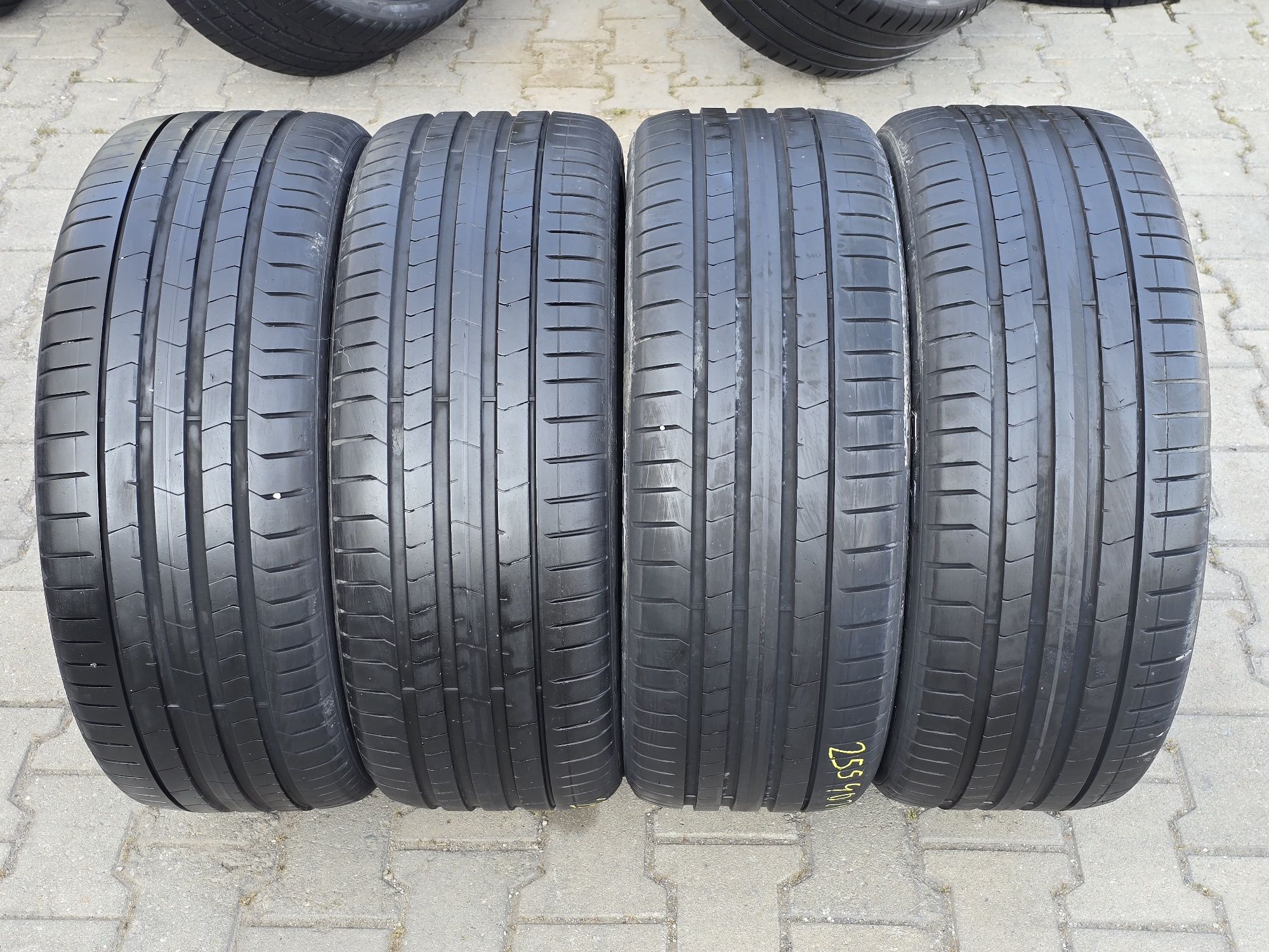 255 40 21 Pirelli 2  бр.