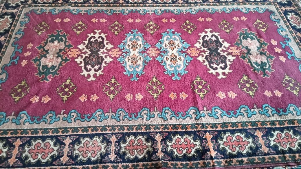 Продам ковер ручной работы. Очень красивый.