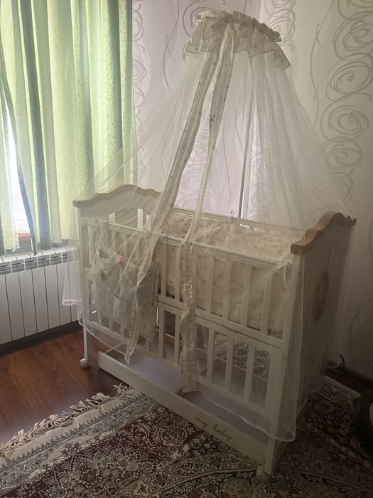 Десткая кровать с люлькой