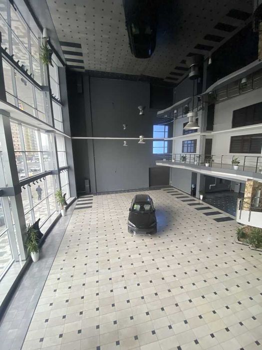 Аренда помещения 700 м², 2 этажа под автосалон шоурум