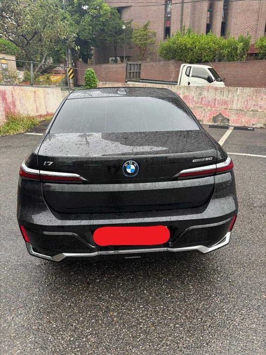 Продам новую BMW i7 eDrive50!