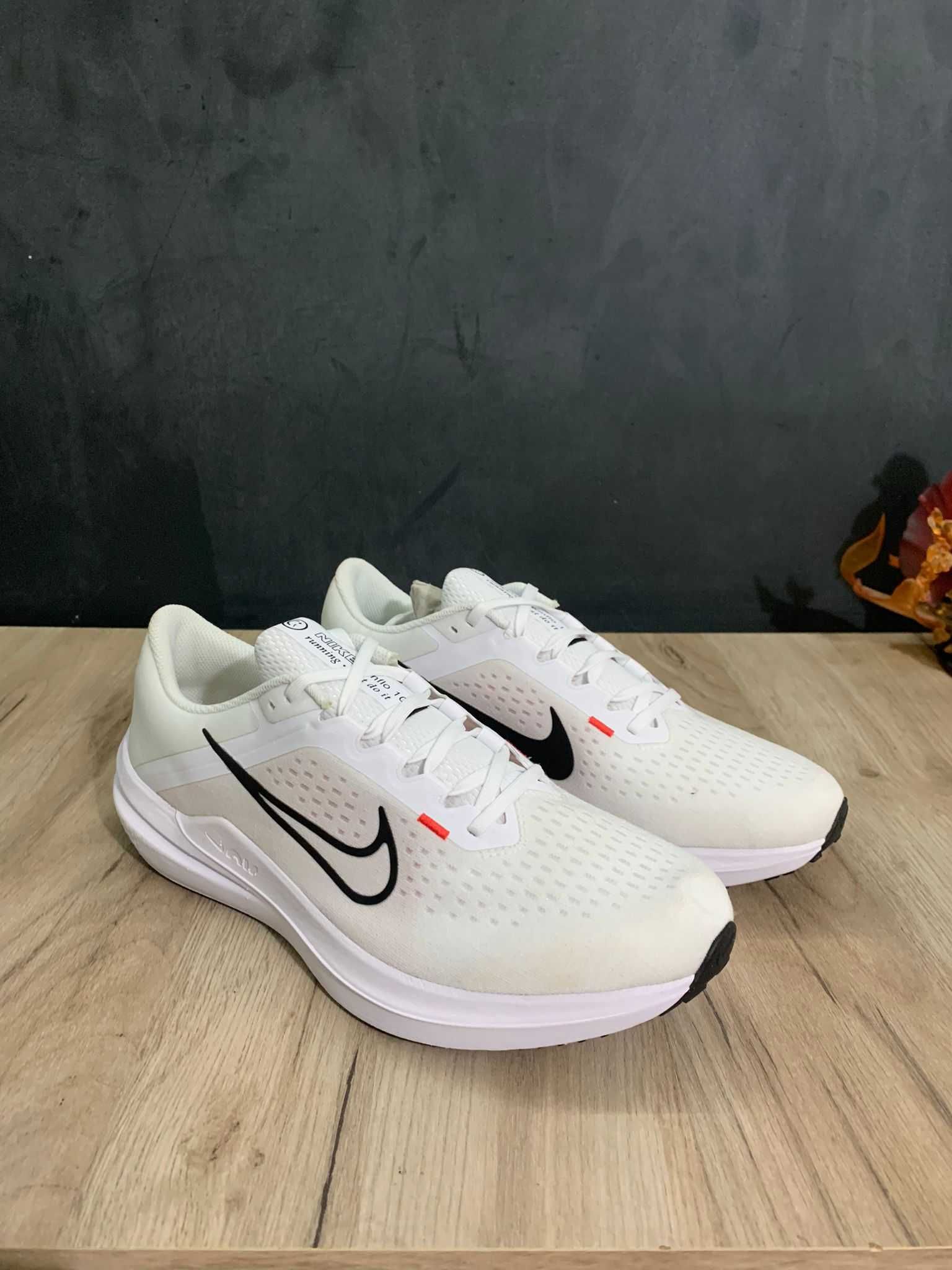 Nike Winflo 10 White Black Crimson