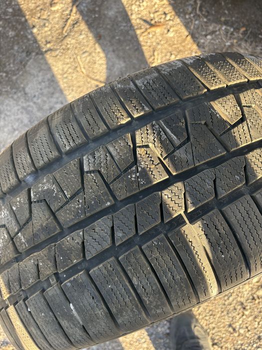 Продам комплект зимних шин 255/40/18