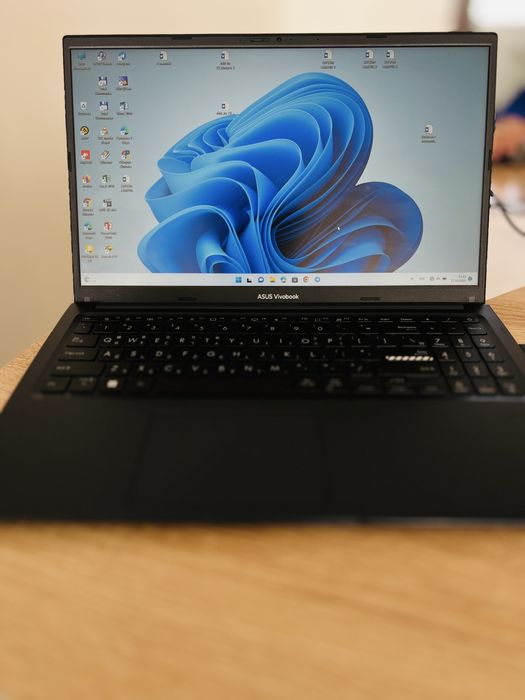 Asus Vivobook X1504VAdasturlash, dizayn, aI uchun ideal