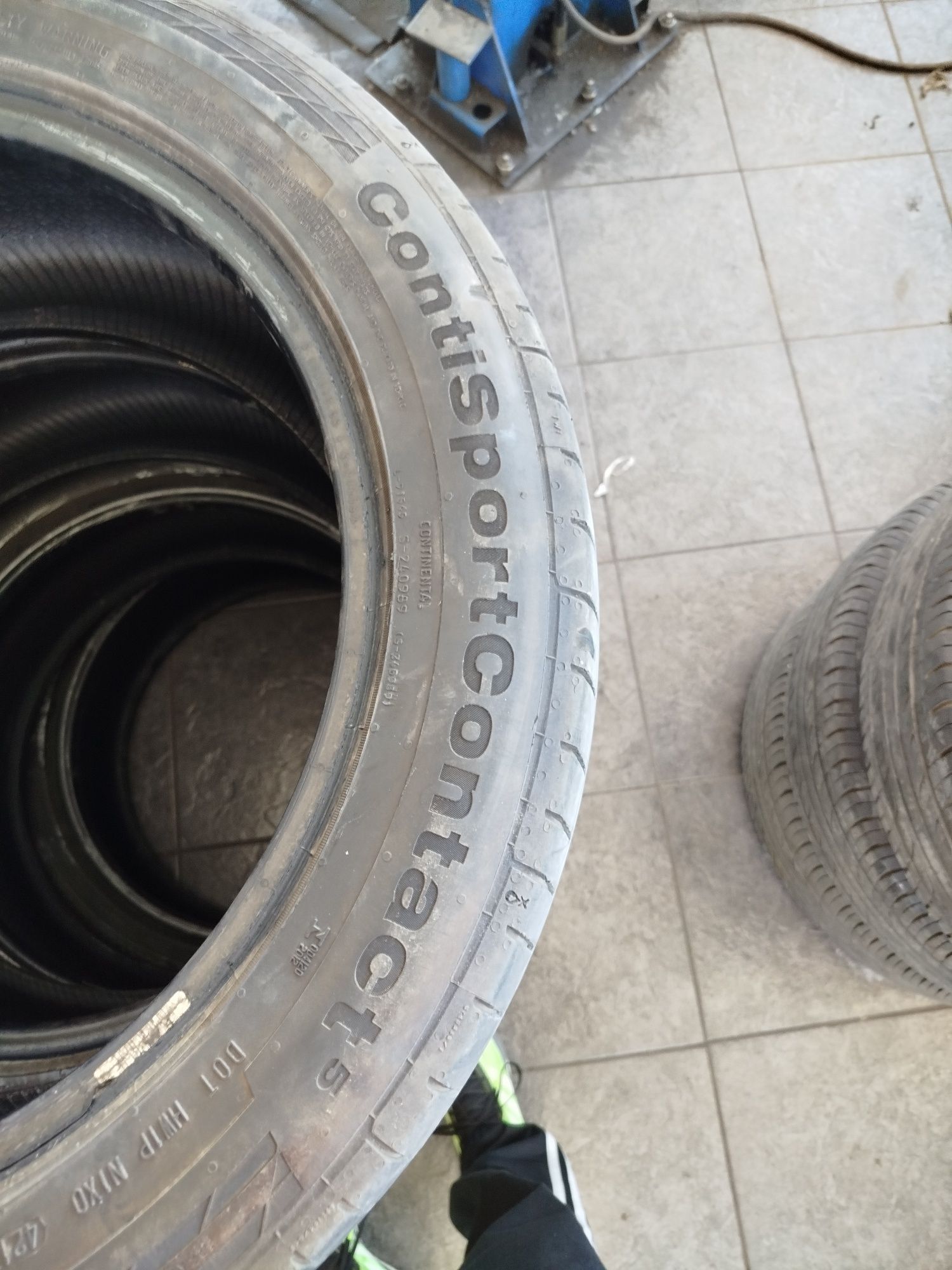 Continental235,50,18
