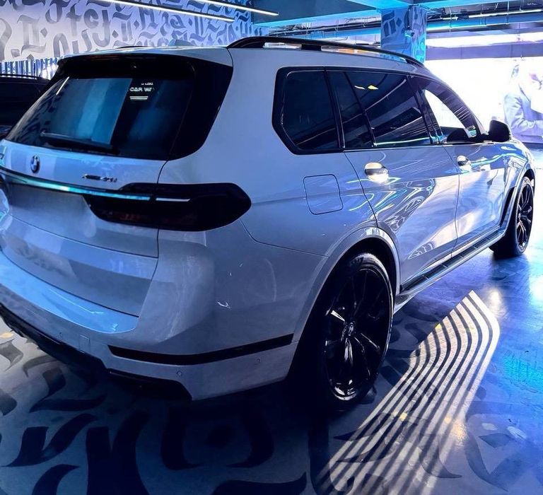 BMW X7 xDrive 40i 2023 год