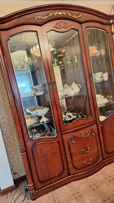 сервант в зал, в гостинную