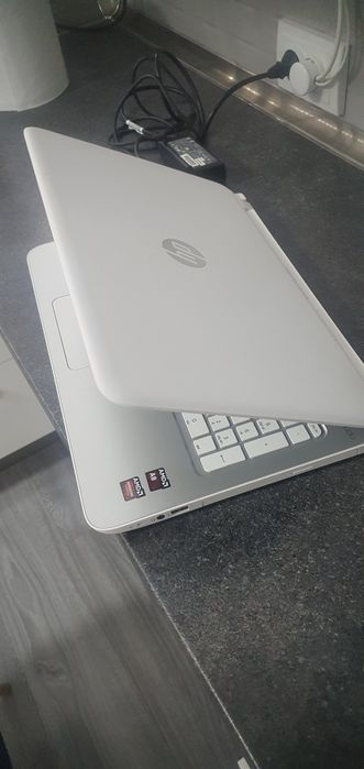 Laptop HP Pavilion 15, AMD A8 + Radeon Graphics