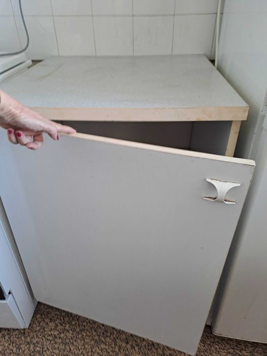 Кухненски бял шкаф в гр.София