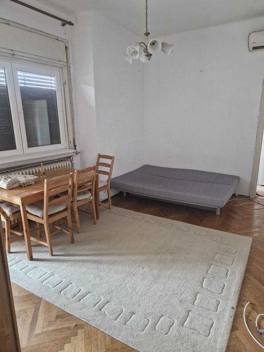 Garsoniera Piata Romana