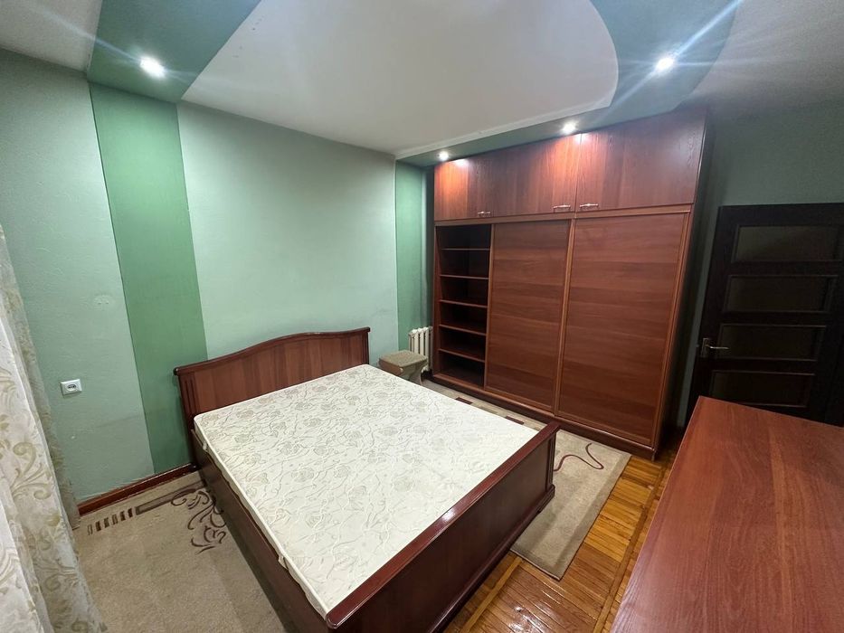 2-комнатная, у. Нукус (ориентир - посольство России)..