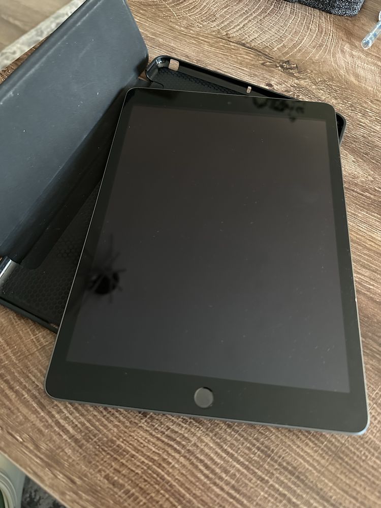 Таблет IPad 9th 64GB Wi-Fi ipad