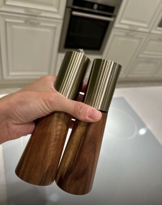 Сольница ,мельница из дерева . Идеального качества .