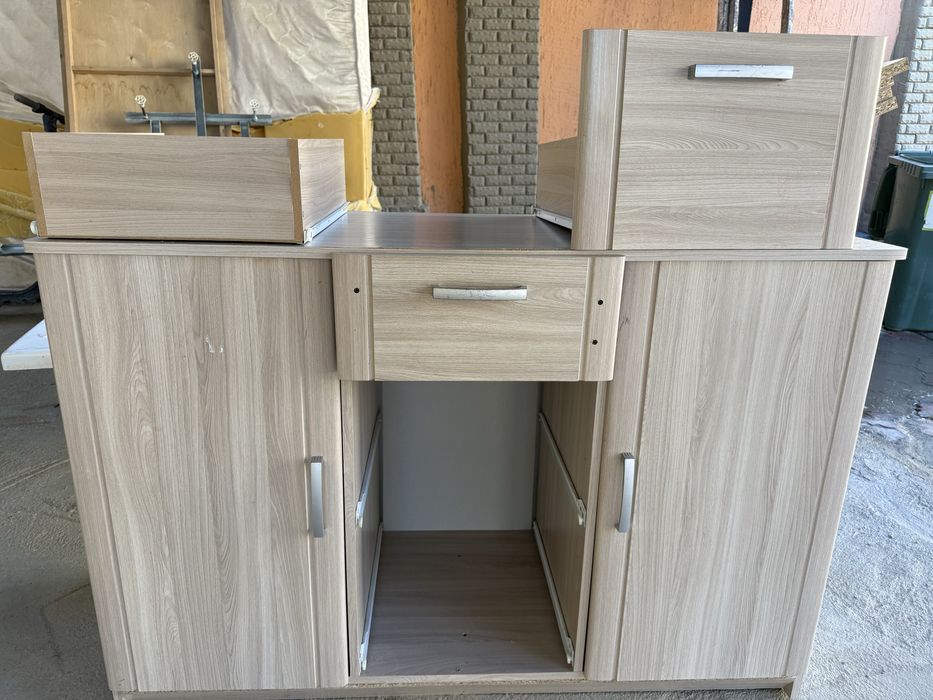 Комот с шкафчиками